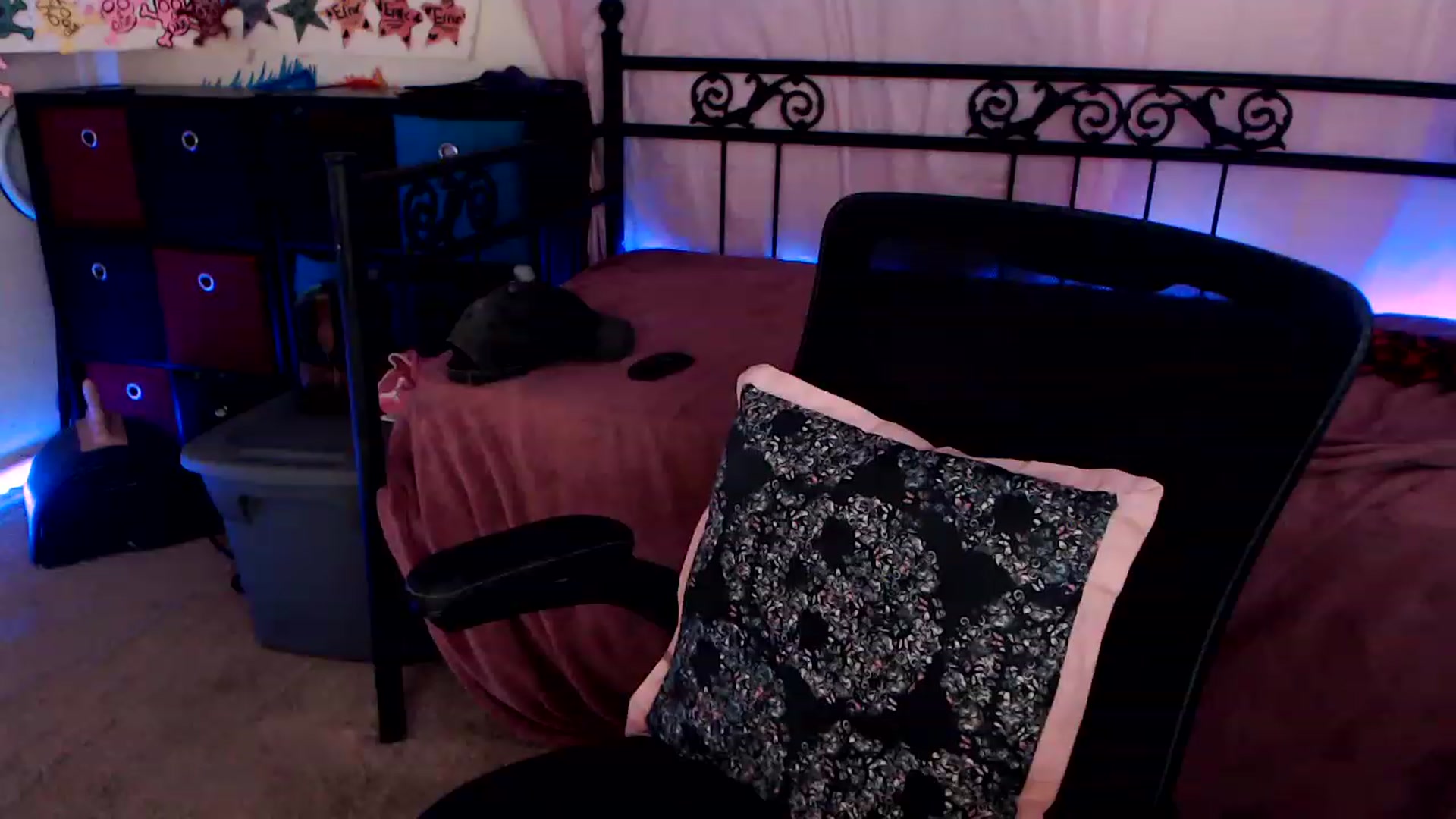 Gallery image thumbnail from SouthernSkye's myfreecams stream on, 02/28/2023, 07:54 image 15 of 20