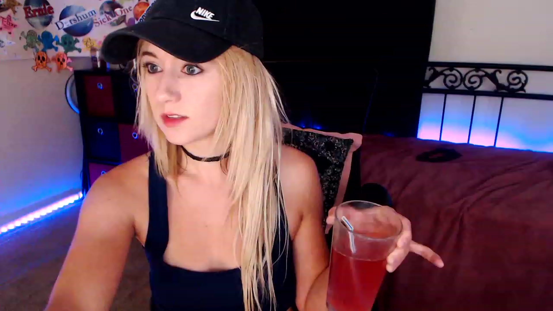 Gallery image thumbnail from SouthernSkye's myfreecams stream on, 03/18/2023, 07:30 image 16 of 20