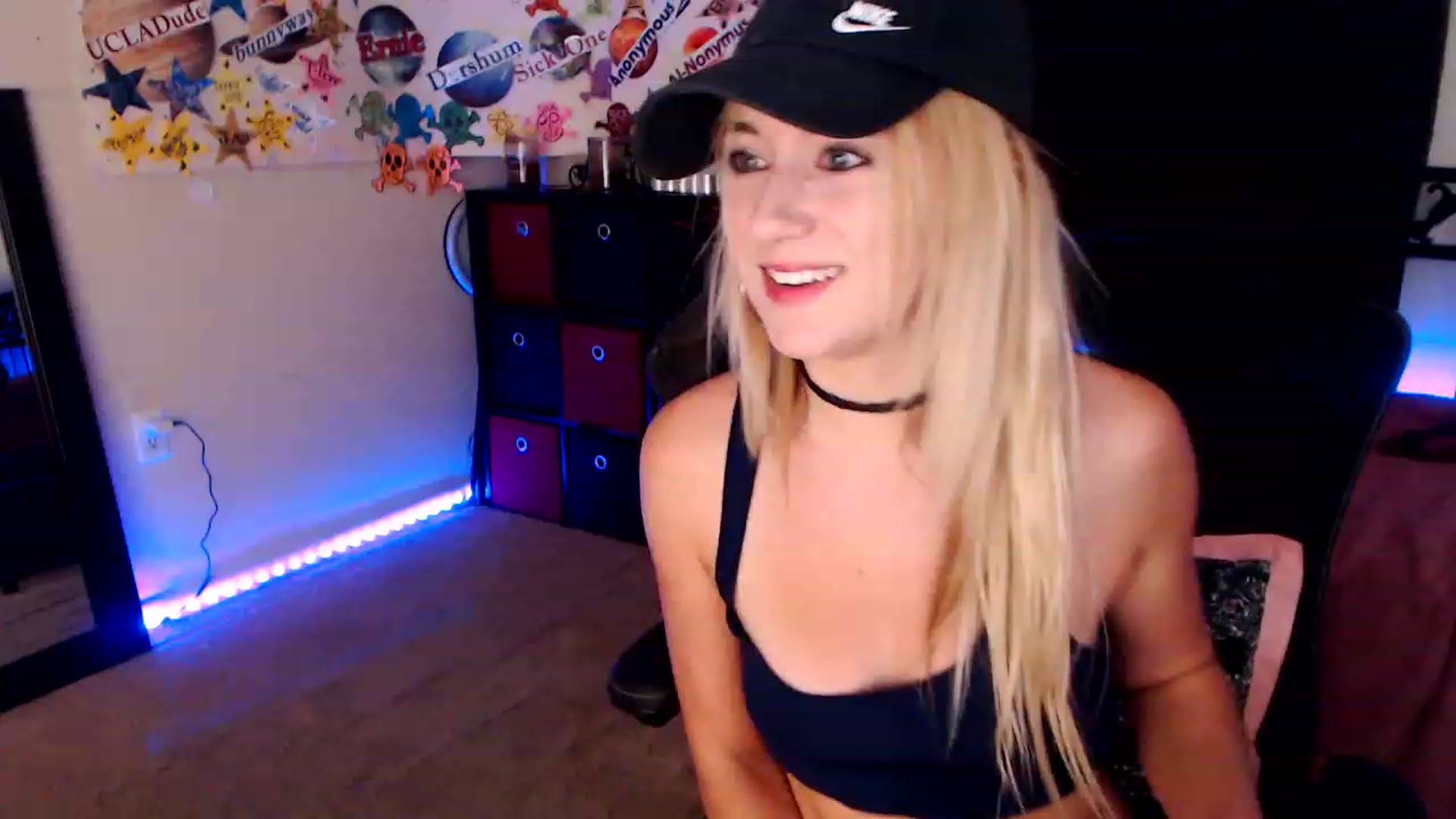 Gallery image thumbnail from SouthernSkye's myfreecams stream on, 03/18/2023, 07:30 image 5 of 20