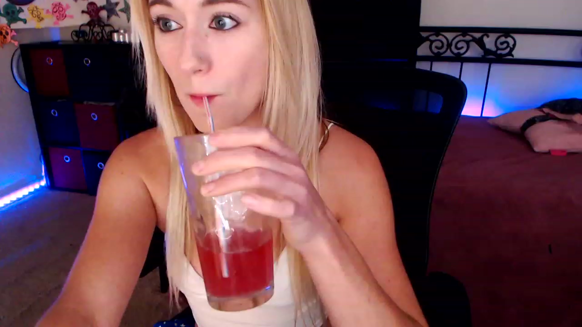 Gallery image thumbnail from SouthernSkye's myfreecams stream on, 03/26/2023, 07:59 image 2 of 20