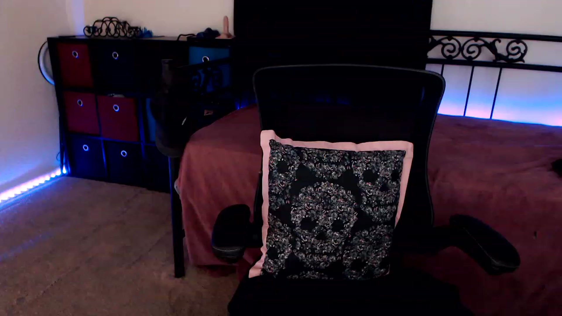 Gallery image thumbnail from SouthernSkye's myfreecams stream on, 04/28/2023, 06:21 image 18 of 20