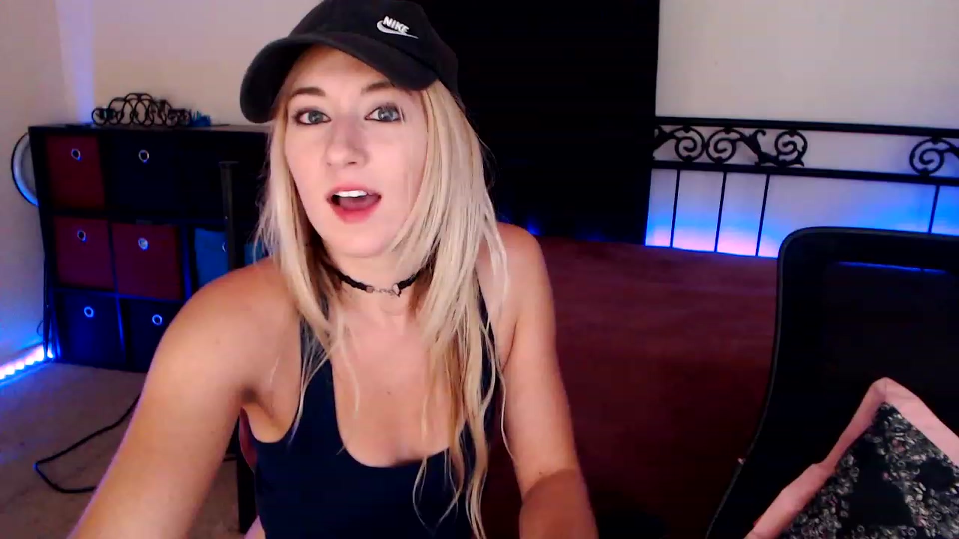 Gallery image thumbnail from SouthernSkye's myfreecams stream on, 04/29/2023, 07:39 image 1 of 20