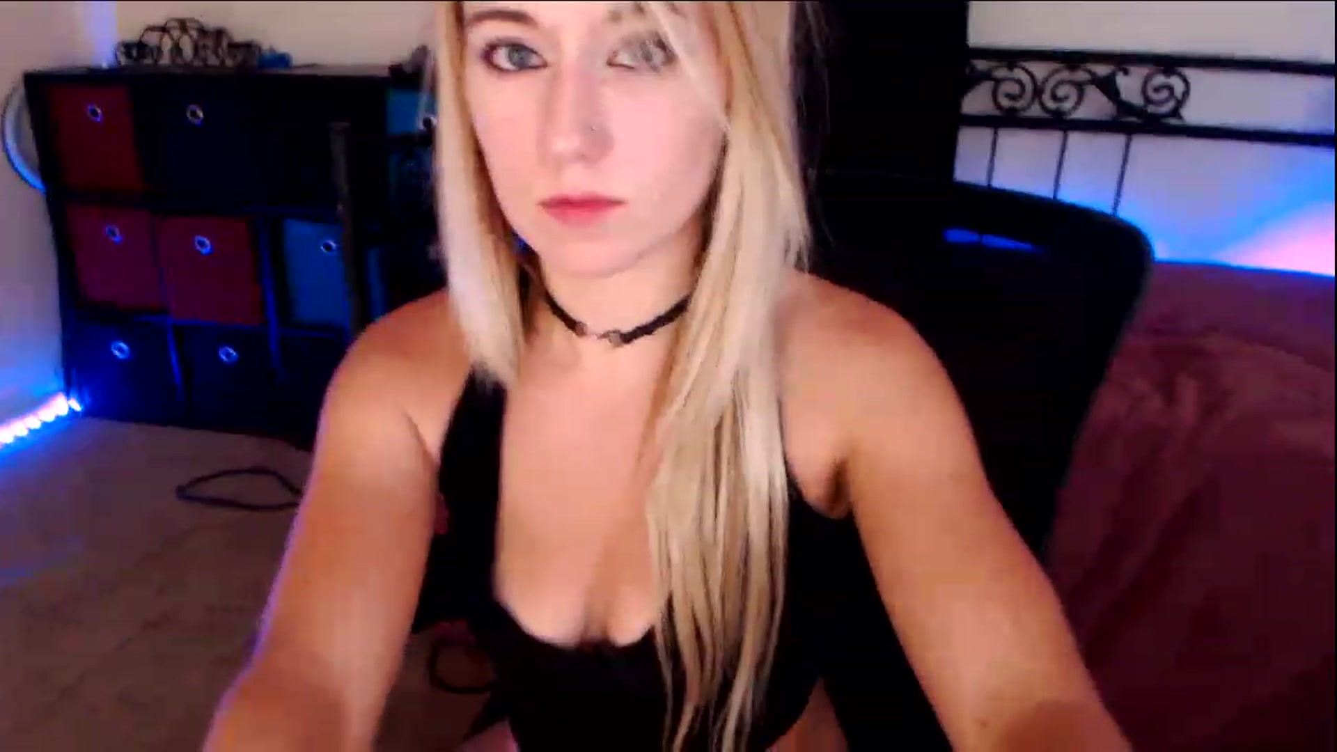 Gallery image thumbnail from SouthernSkye's myfreecams stream on, 05/01/2023, 06:49 image 17 of 20