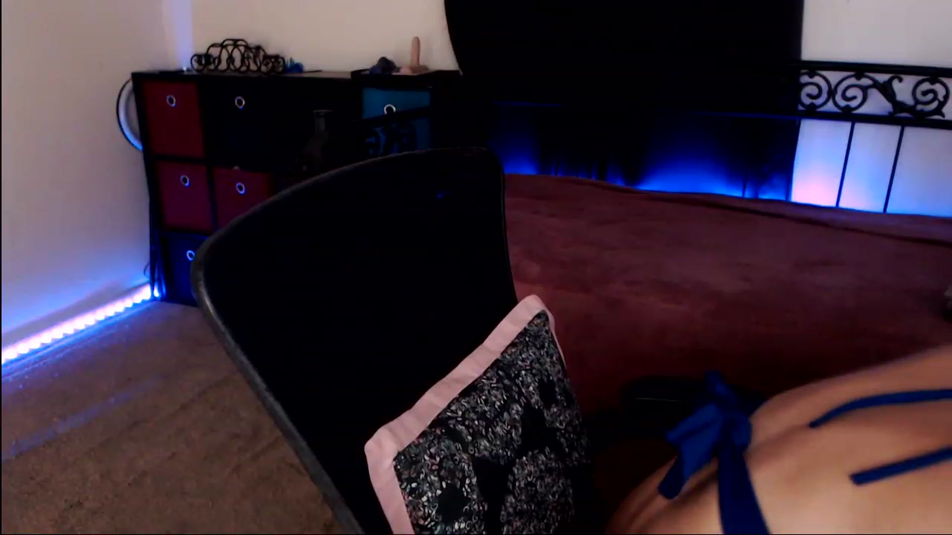 Gallery image thumbnail from SouthernSkye's myfreecams stream on, 05/04/2023, 06:22 image 19 of 20