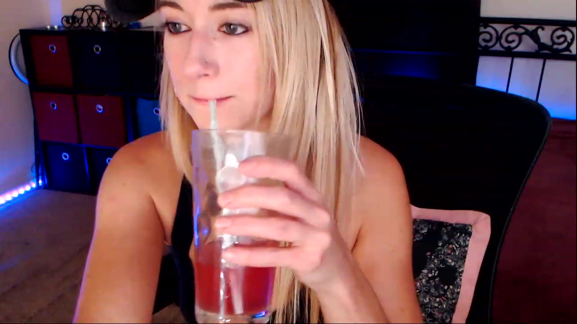 Gallery image thumbnail from SouthernSkye's myfreecams stream on, 05/05/2023, 06:43 image 16 of 20