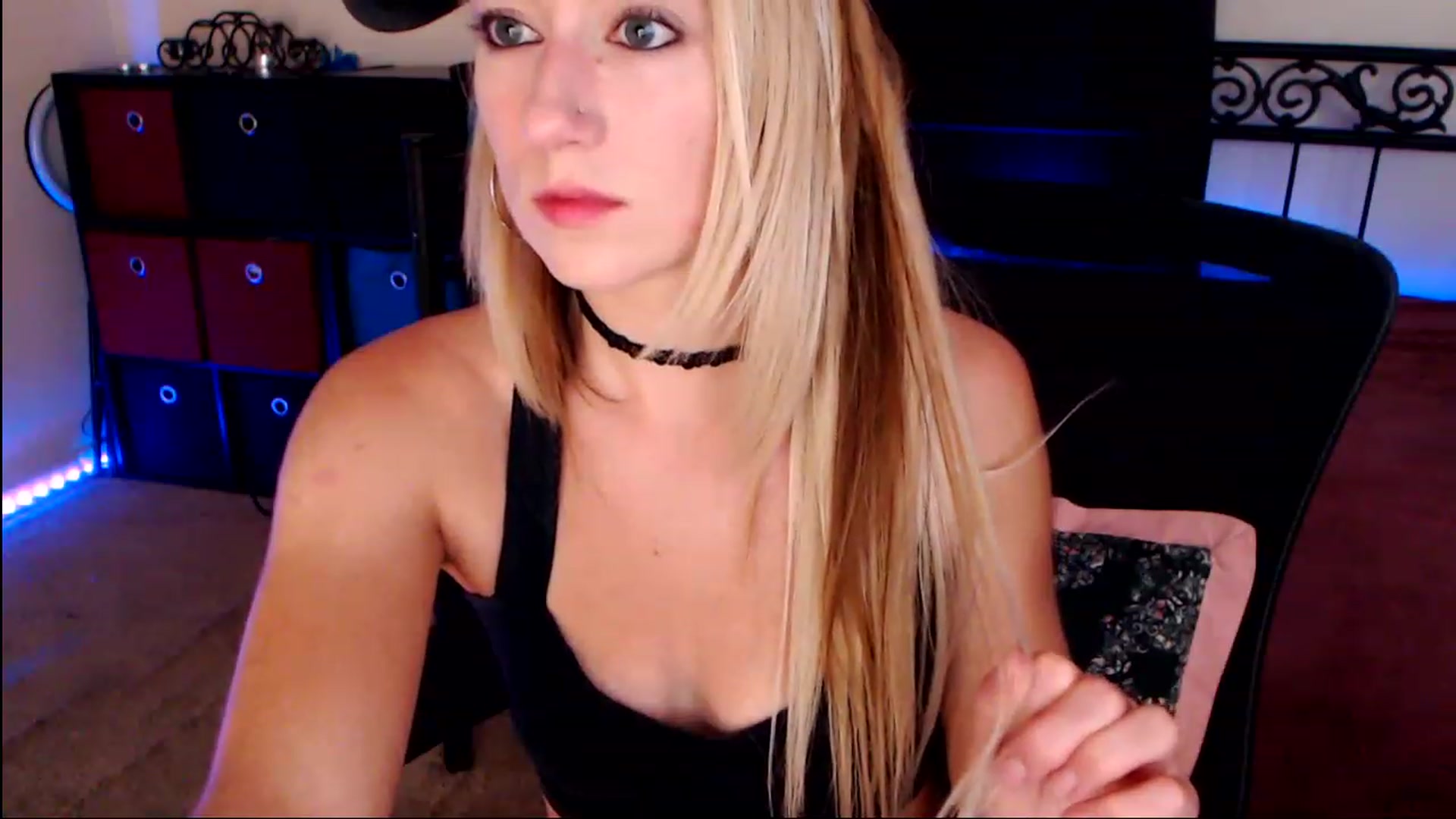 Gallery image thumbnail from SouthernSkye's myfreecams stream on, 05/05/2023, 06:43 image 19 of 20