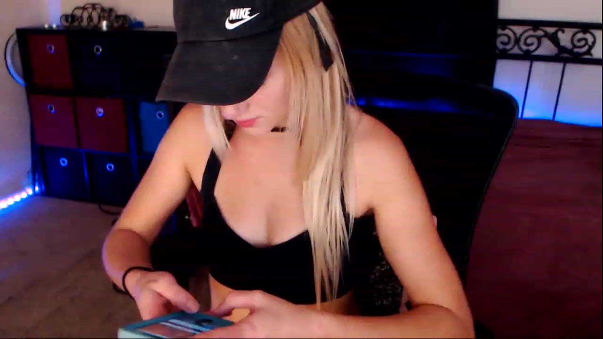 Gallery image thumbnail from SouthernSkye's myfreecams stream on, 05/05/2023, 06:43 image 6 of 20