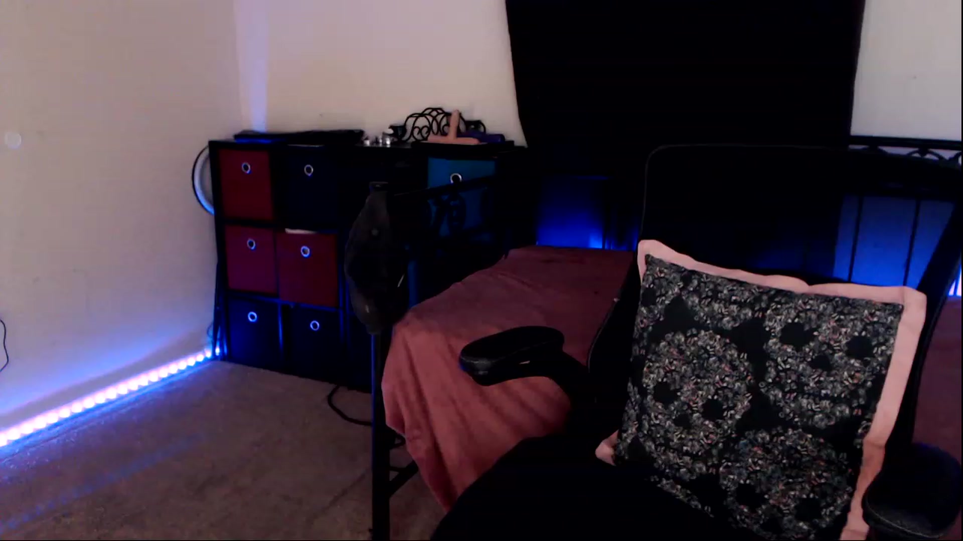 Gallery image thumbnail from SouthernSkye's myfreecams stream on, 05/14/2023, 06:48 image 4 of 20