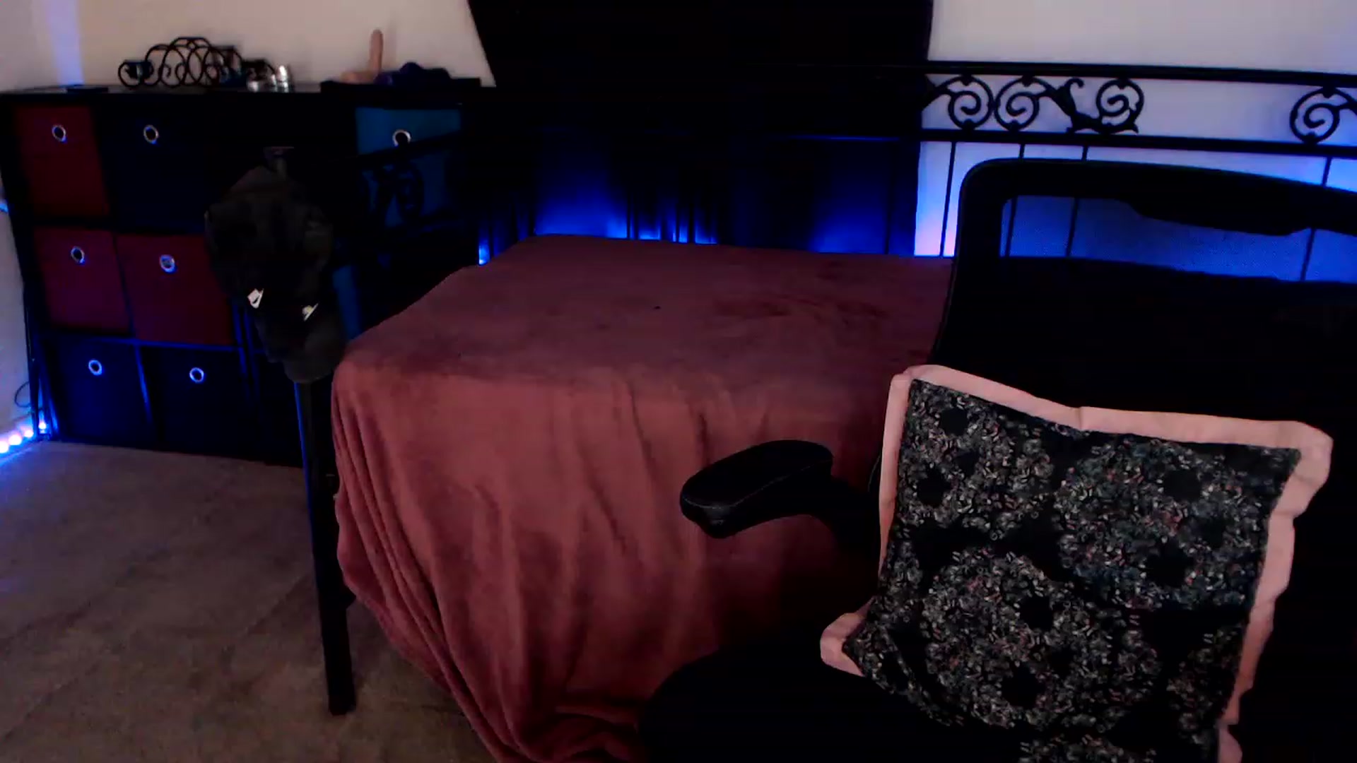 Gallery image thumbnail from SouthernSkye's myfreecams stream on, 05/20/2023, 06:42 image 3 of 20