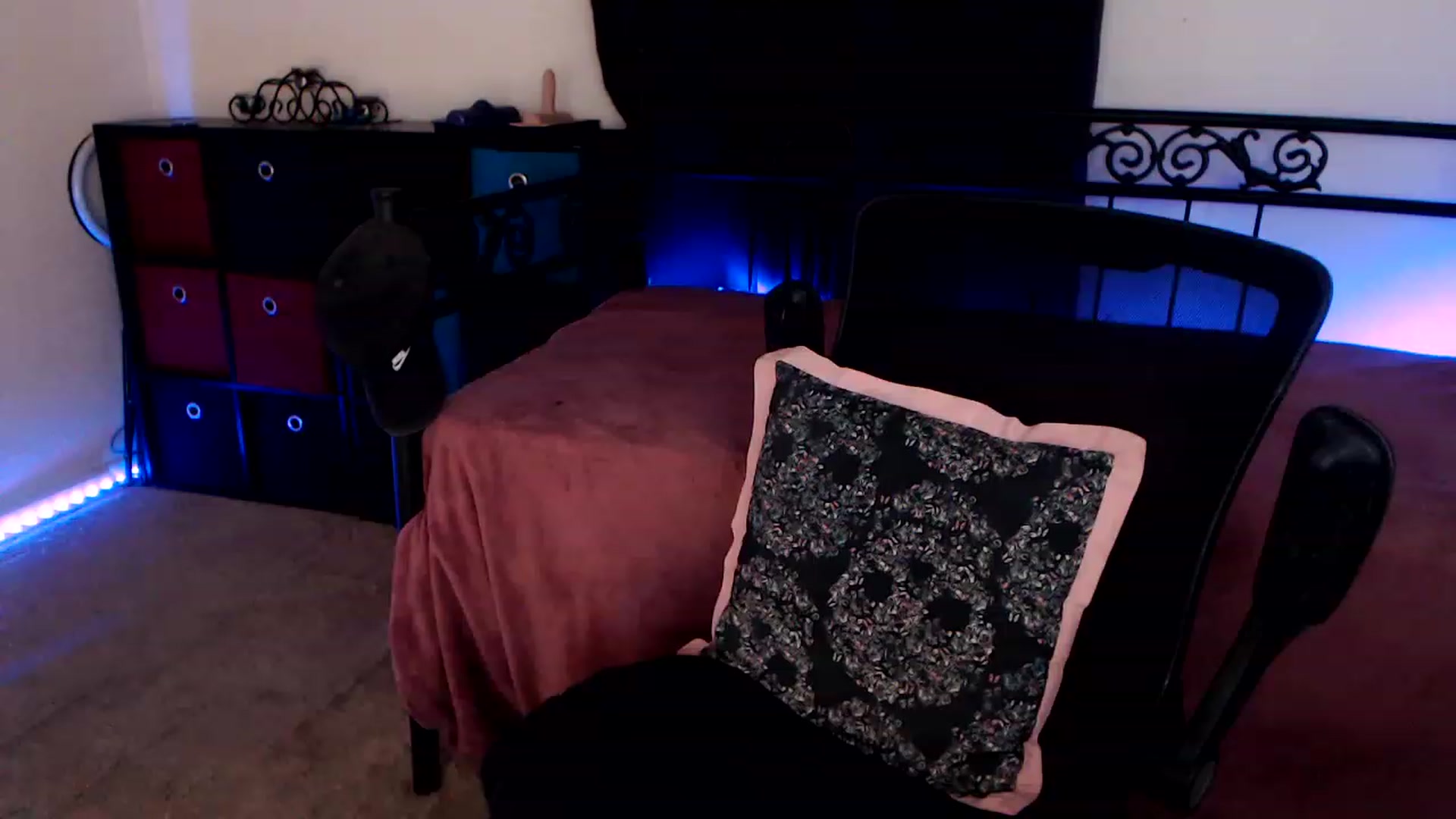 Gallery image thumbnail from SouthernSkye's myfreecams stream on, 05/22/2023, 05:26 image 15 of 20