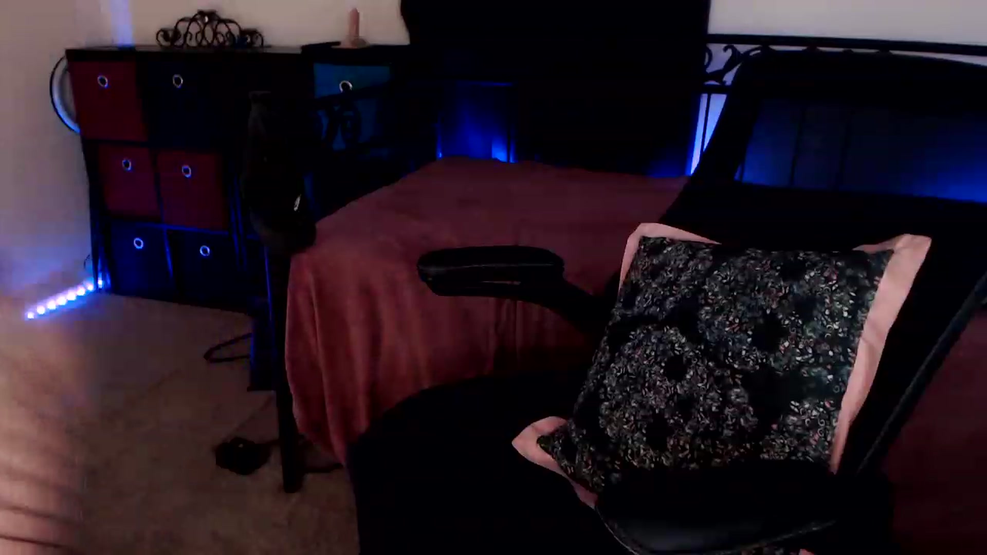 Gallery image thumbnail from SouthernSkye's myfreecams stream on, 05/26/2023, 08:31 image 6 of 20