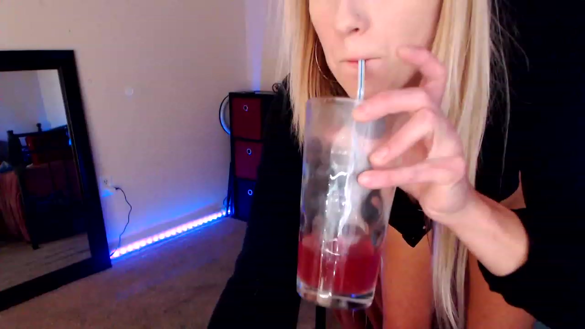 Gallery image thumbnail from SouthernSkye's myfreecams stream on, 06/06/2023, 07:22 image 4 of 20