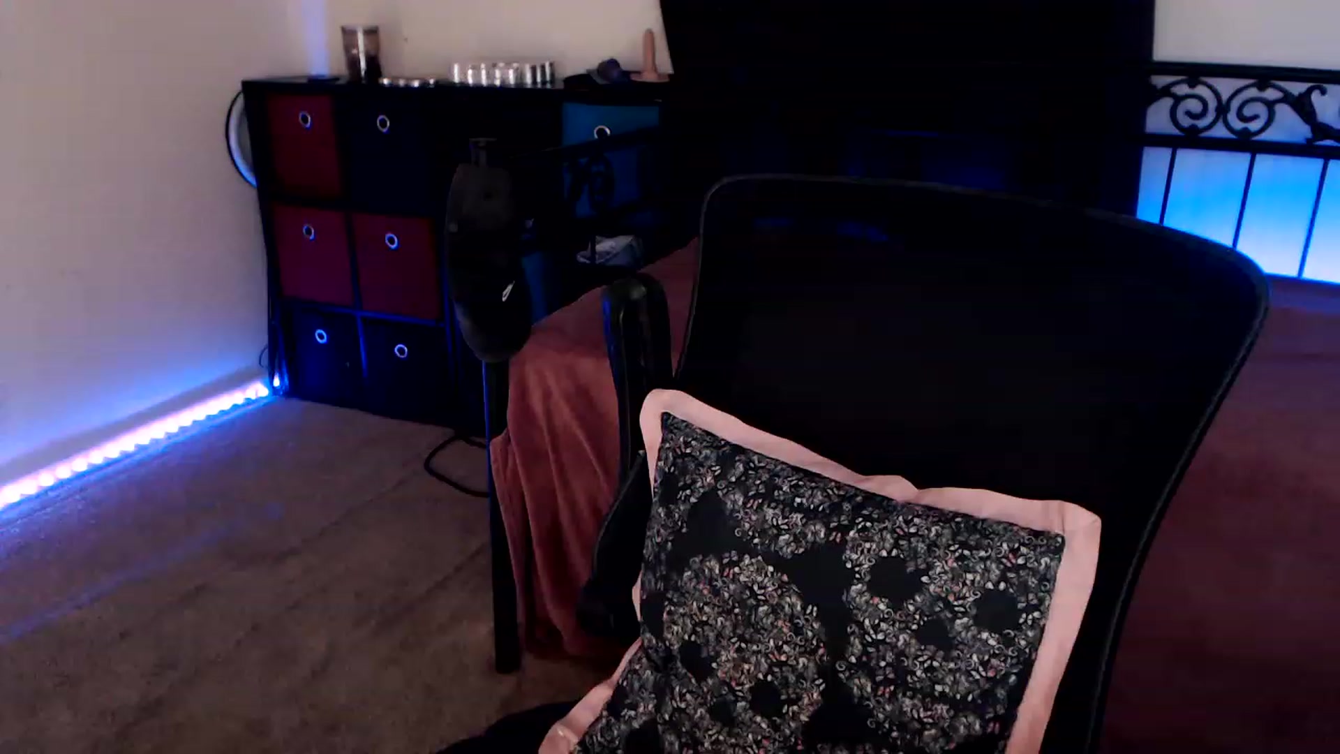 Gallery image thumbnail from SouthernSkye's myfreecams stream on, 06/12/2023, 05:21 image 20 of 20