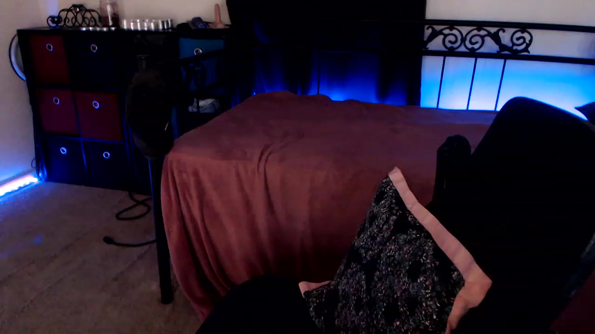 Gallery image thumbnail from SouthernSkye's myfreecams stream on, 06/18/2023, 07:25 image 3 of 20