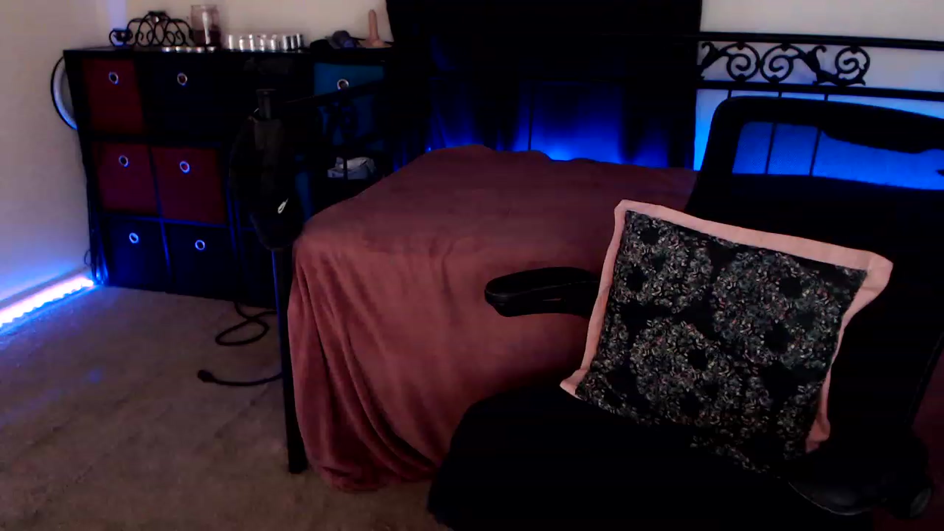 Gallery image thumbnail from SouthernSkye's myfreecams stream on, 06/18/2023, 07:25 image 10 of 20