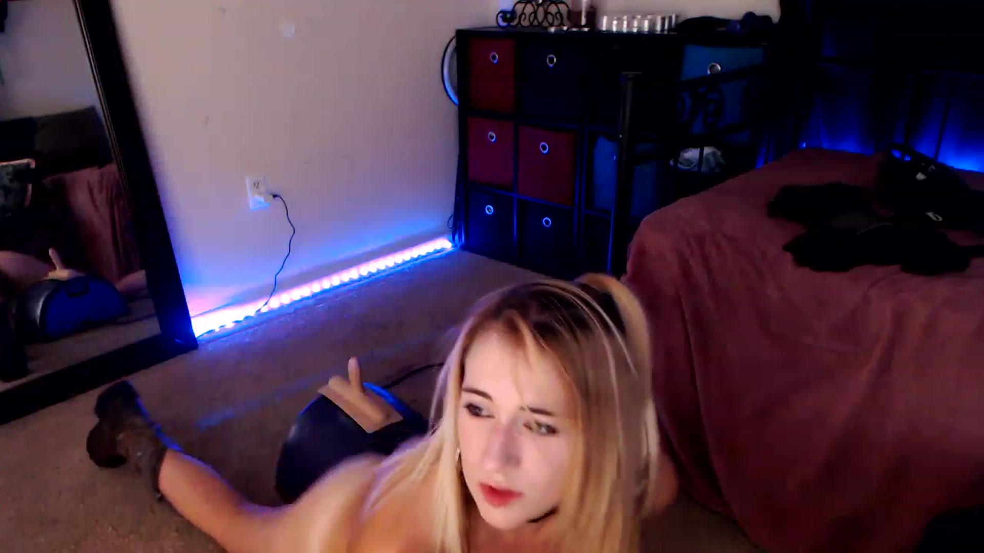 Gallery image thumbnail from SouthernSkye's myfreecams stream on, 06/24/2023, 06:54 image 5 of 20