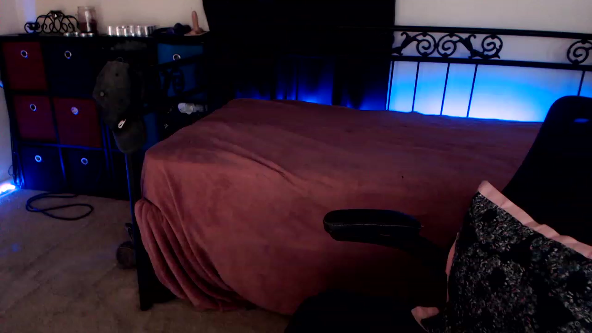 Gallery image thumbnail from SouthernSkye's myfreecams stream on, 06/28/2023, 06:53 image 9 of 20