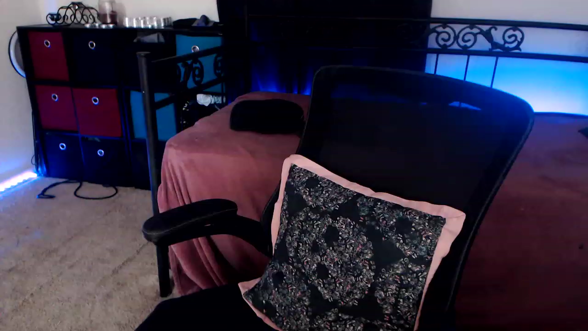 Gallery image thumbnail from SouthernSkye's myfreecams stream on, 07/02/2023, 06:02 image 19 of 20