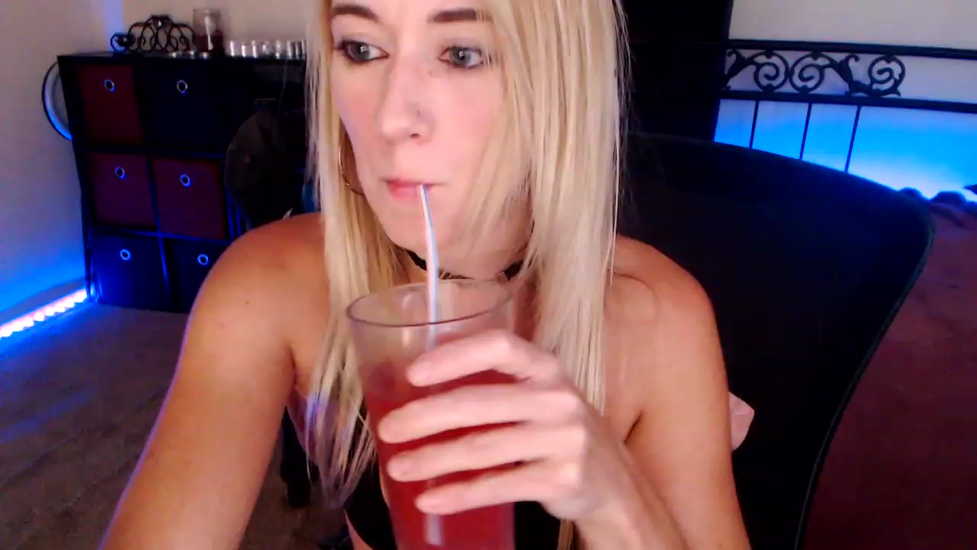 Gallery image thumbnail from SouthernSkye's myfreecams stream on, 07/20/2023, 06:00 image 10 of 20