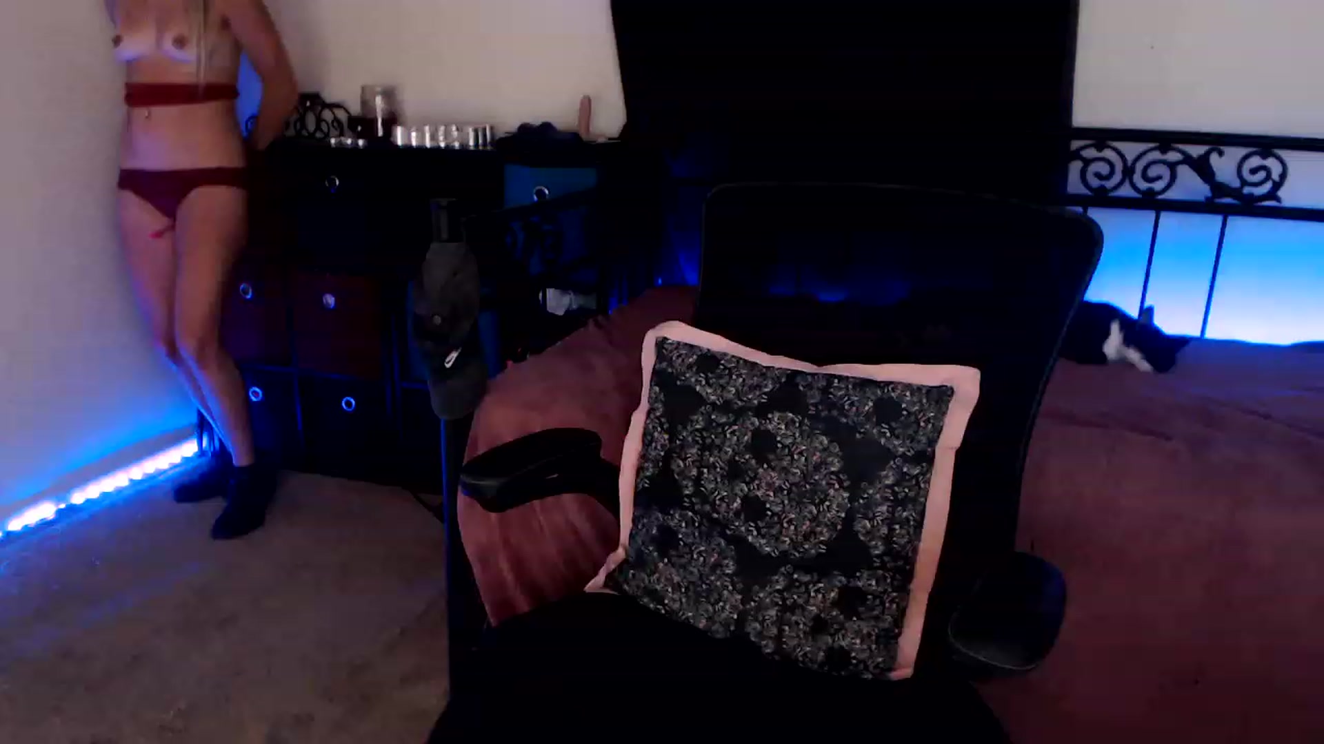 Gallery image thumbnail from SouthernSkye's myfreecams stream on, 08/01/2023, 07:45 image 17 of 20
