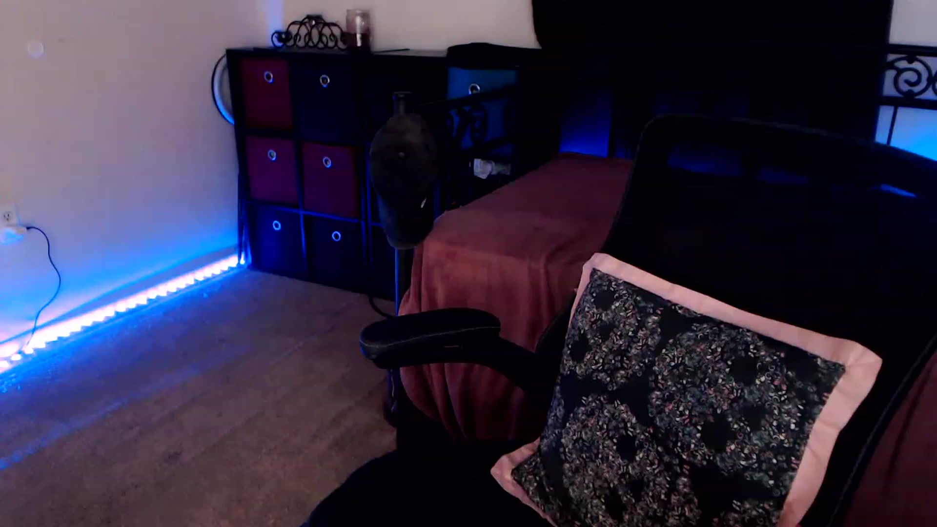 Gallery image thumbnail from SouthernSkye's myfreecams stream on, 08/10/2023, 06:05 image 7 of 20
