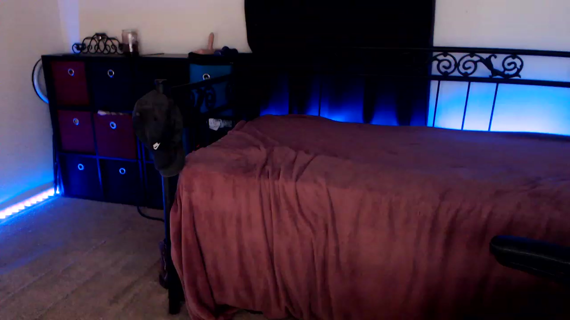 Gallery image thumbnail from SouthernSkye's myfreecams stream on, 08/11/2023, 06:09 image 12 of 20