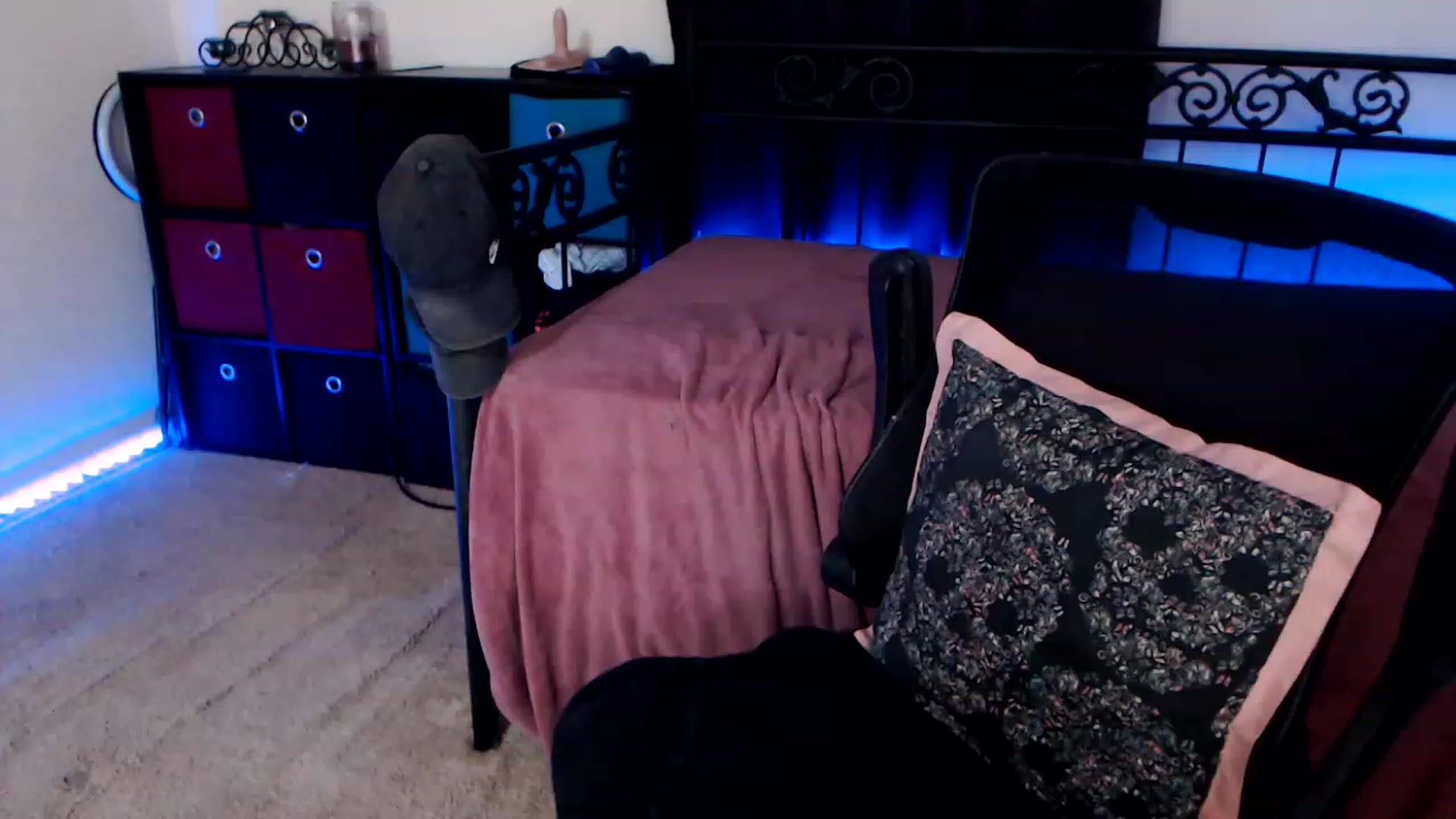 Gallery image thumbnail from SouthernSkye's myfreecams stream on, 08/16/2023, 05:51 image 10 of 20