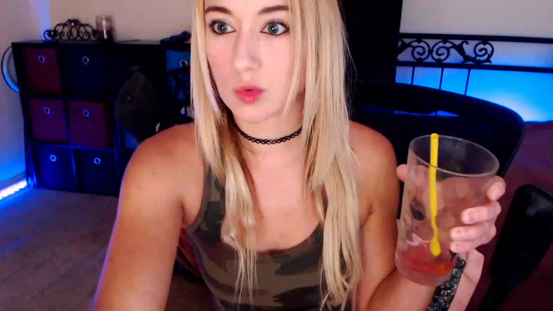 Gallery image thumbnail from SouthernSkye's myfreecams stream on, 08/17/2023, 06:47 image 4 of 20
