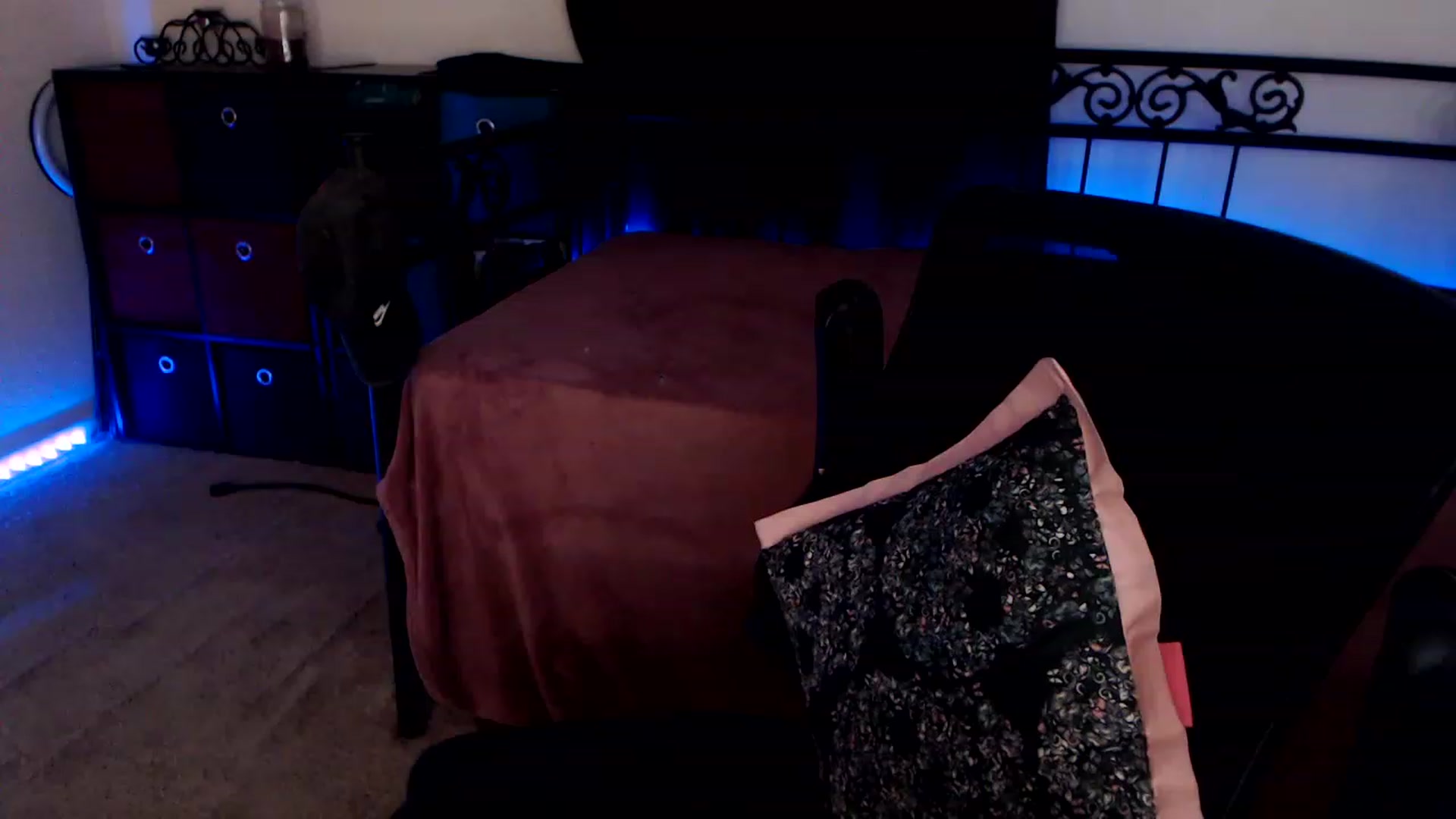 Gallery image thumbnail from SouthernSkye's myfreecams stream on, 10/03/2023, 06:05 image 14 of 20