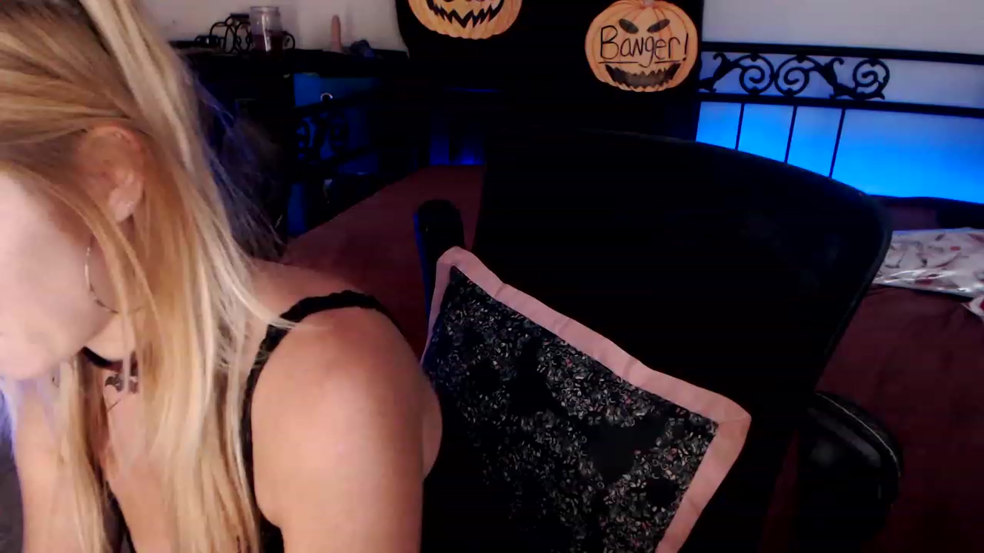Gallery image thumbnail from SouthernSkye's myfreecams stream on, 10/08/2023, 06:15 image 19 of 20