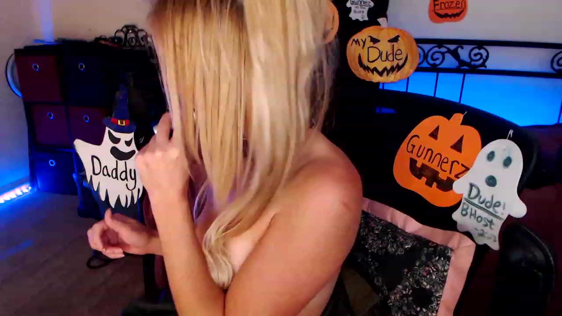 Gallery image thumbnail from SouthernSkye's myfreecams stream on, 10/15/2023, 07:00 image 20 of 20