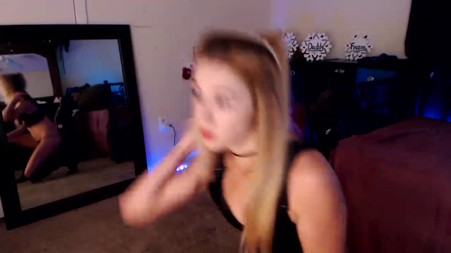 Gallery image thumbnail from SouthernSkye's myfreecams stream on, 12/17/2023, 06:48 image 10 of 20