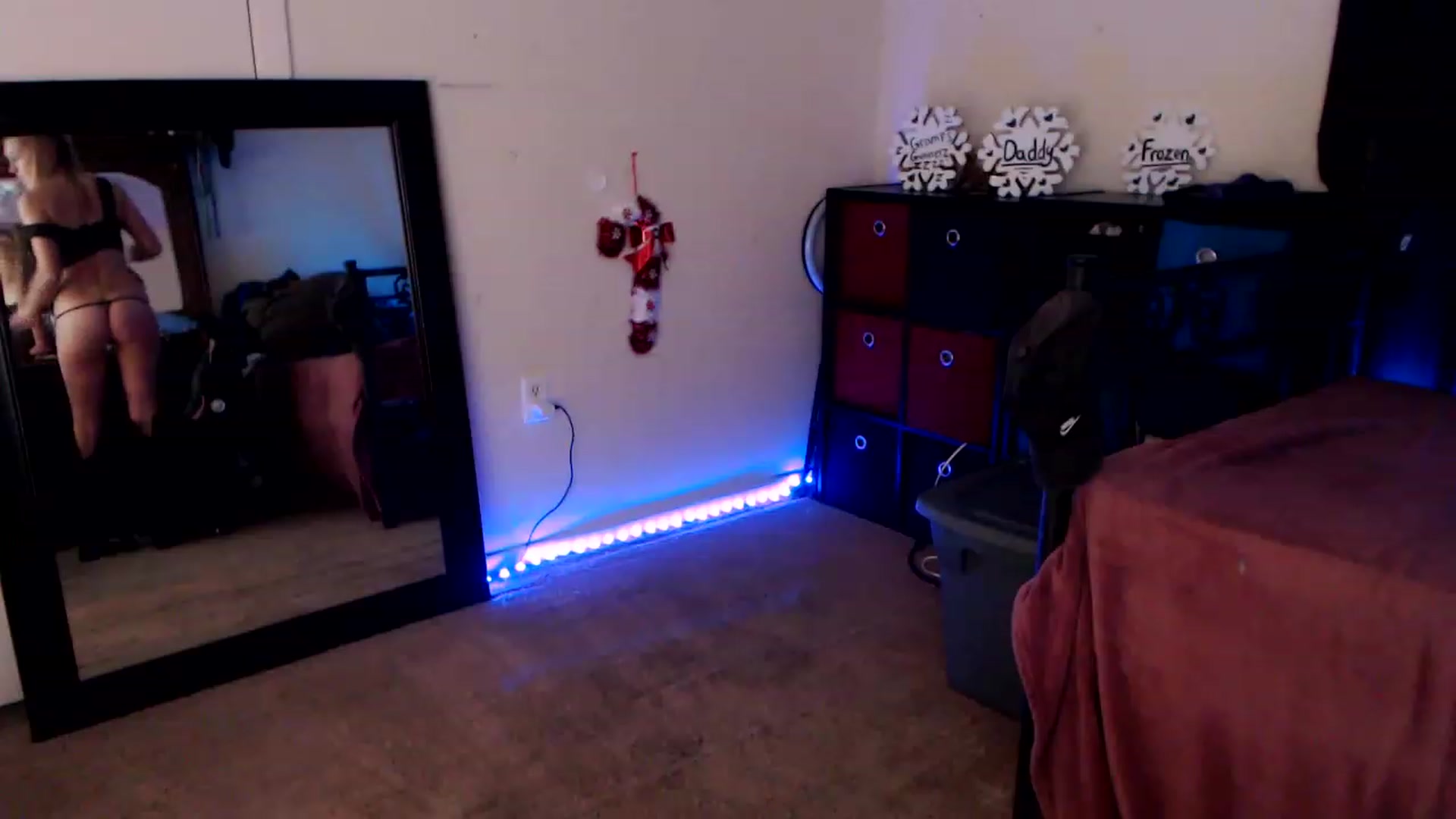 Gallery image thumbnail from SouthernSkye's myfreecams stream on, 12/17/2023, 06:48 image 9 of 20