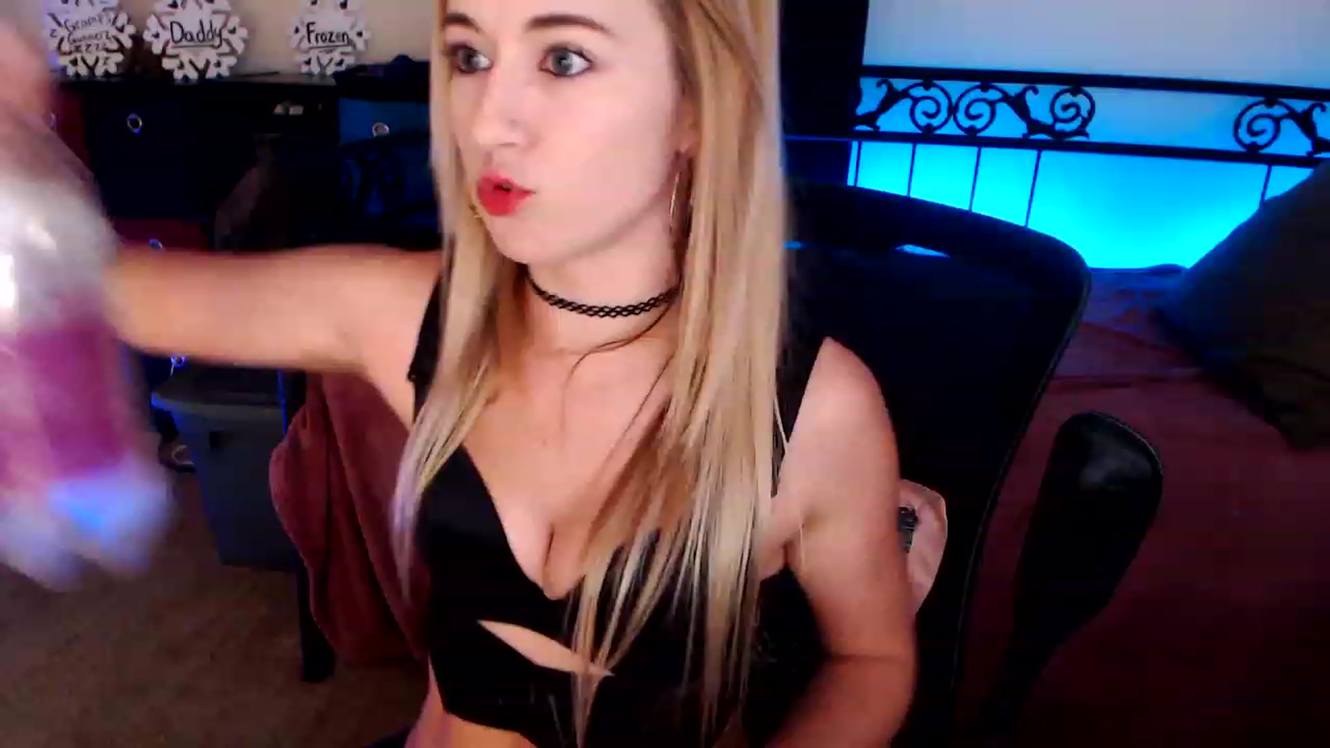 Gallery image thumbnail from SouthernSkye's myfreecams stream on, 12/17/2023, 06:48 image 3 of 20