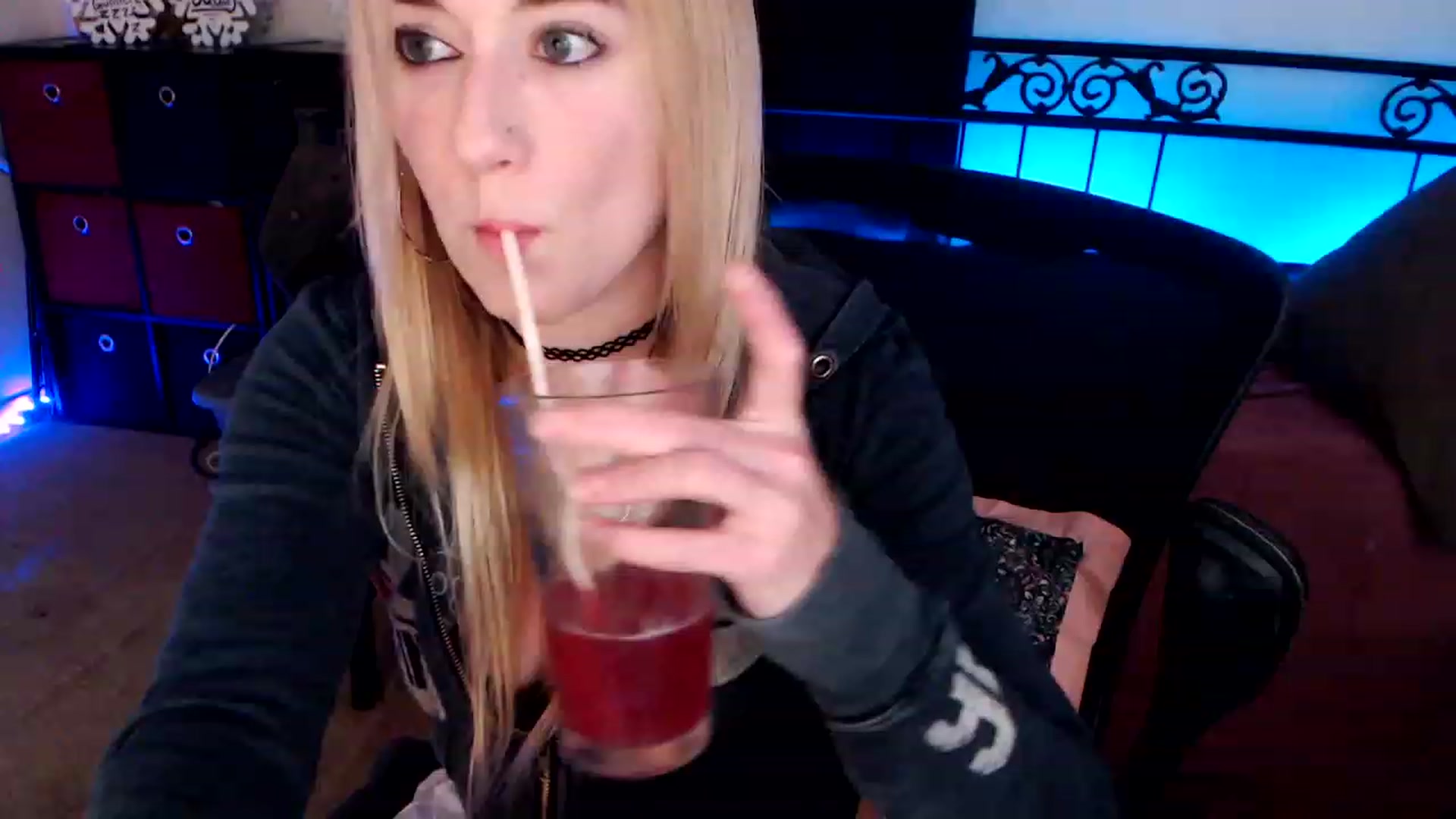 Gallery image thumbnail from SouthernSkye's myfreecams stream on, 12/19/2023, 06:27 image 15 of 20