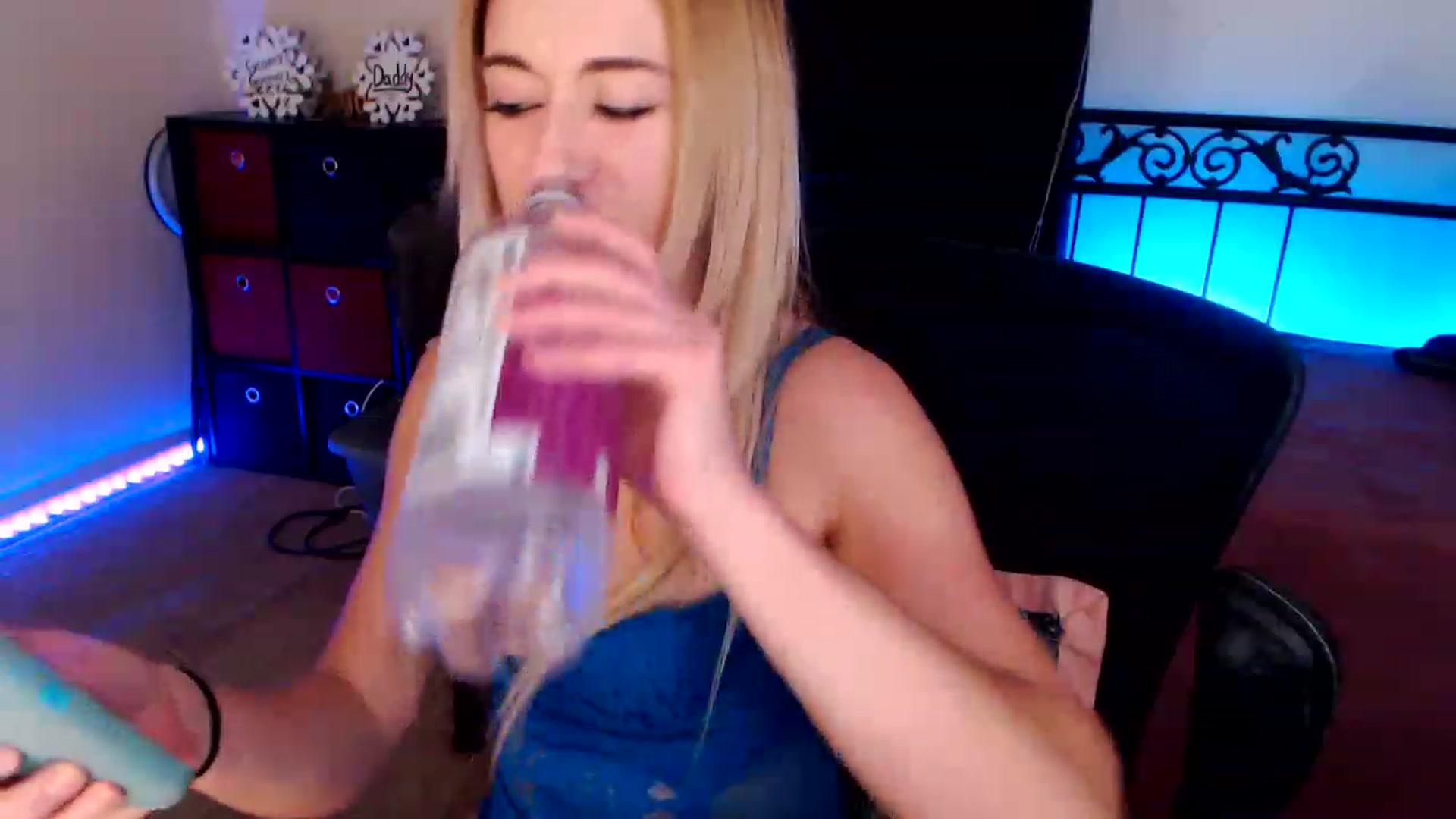 Gallery image thumbnail from SouthernSkye's myfreecams stream on, 12/31/2023, 07:21 image 11 of 20