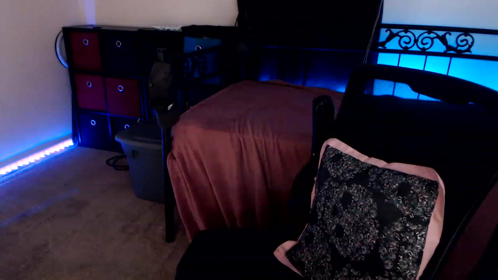 Gallery image thumbnail from SouthernSkye's myfreecams stream on, 01/02/2024, 06:53 image 6 of 20