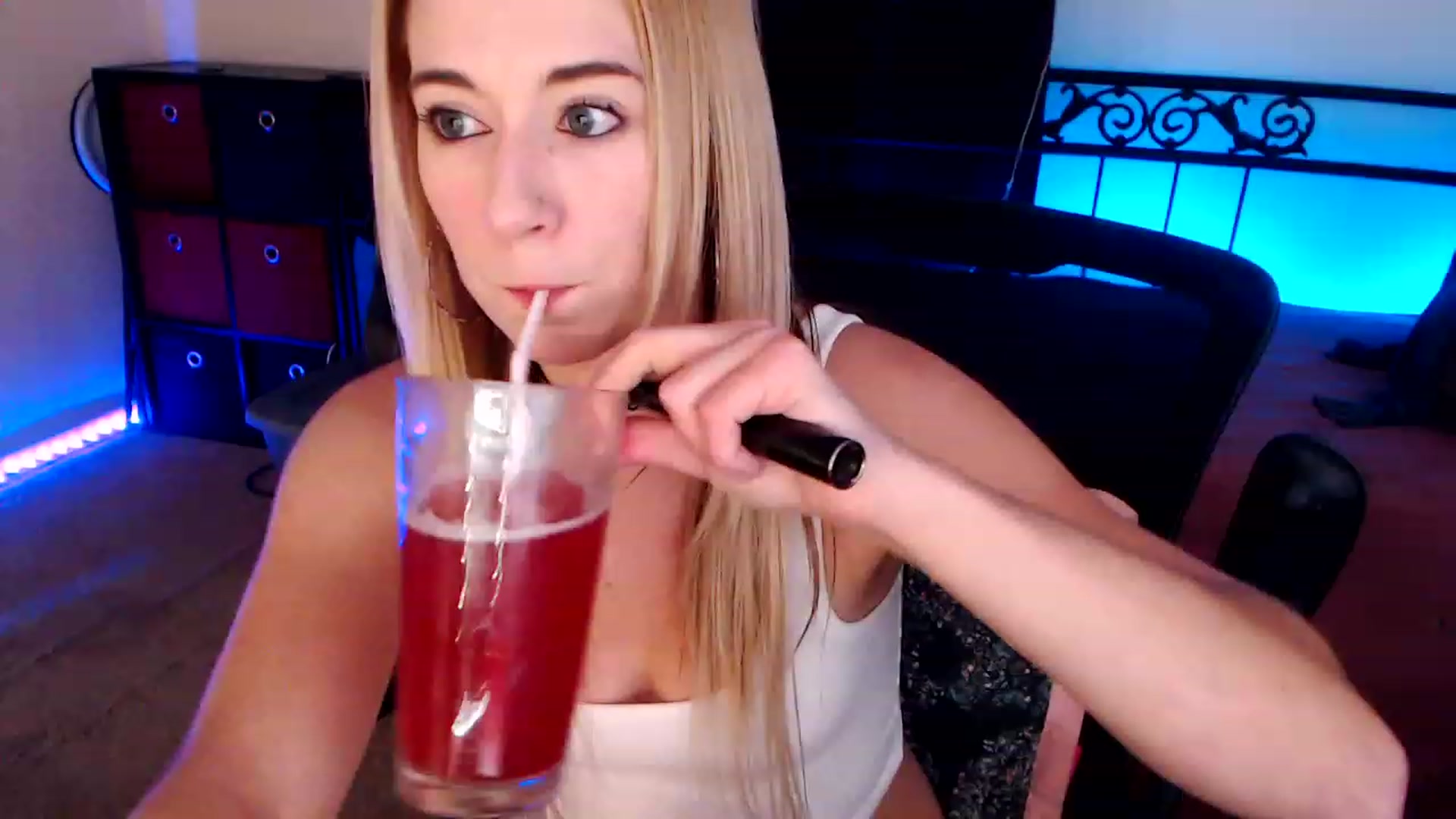 Gallery image thumbnail from SouthernSkye's myfreecams stream on, 01/08/2024, 07:22 image 8 of 20