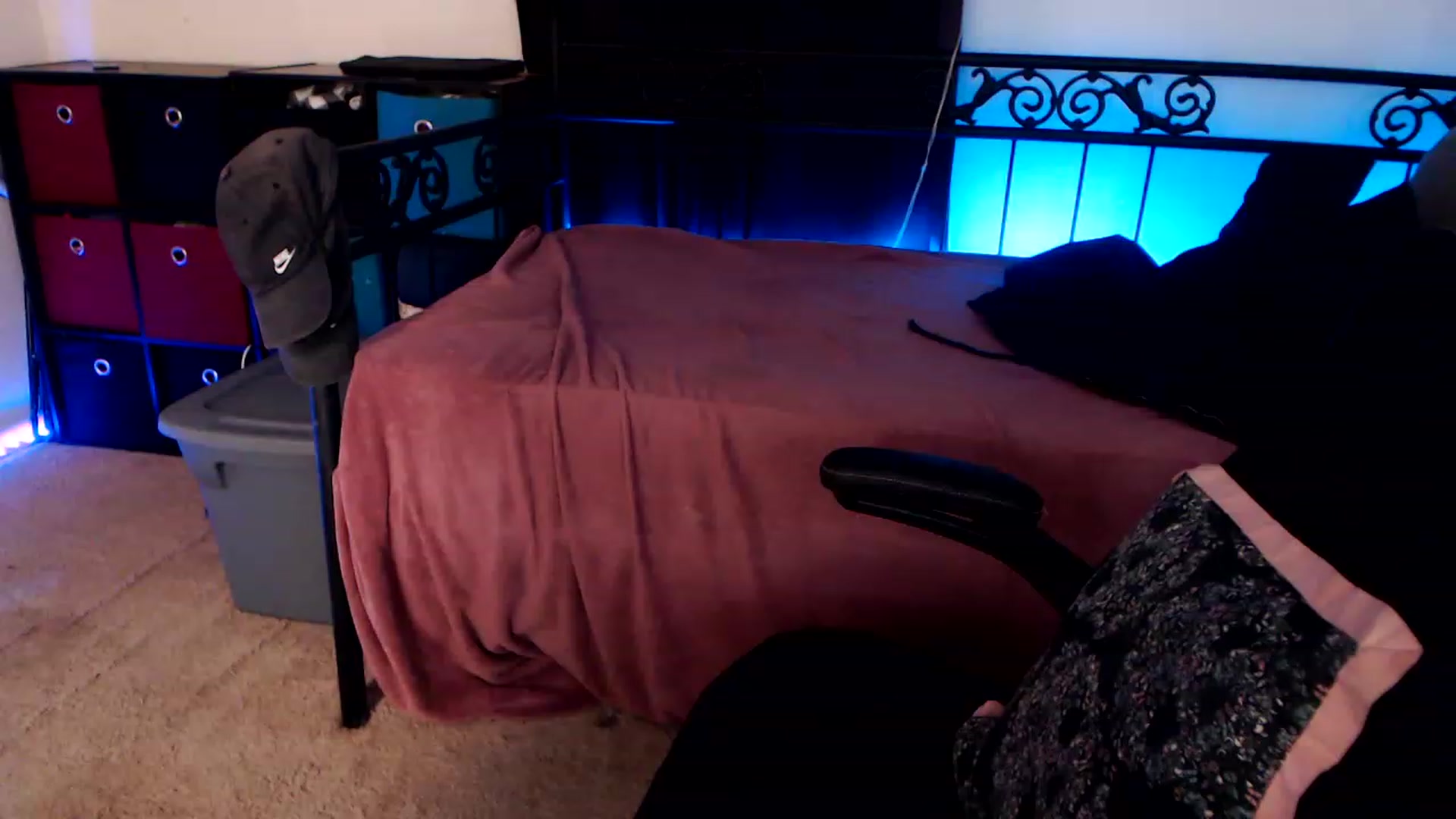 Gallery image thumbnail from SouthernSkye's myfreecams stream on, 01/10/2024, 07:55 image 1 of 20