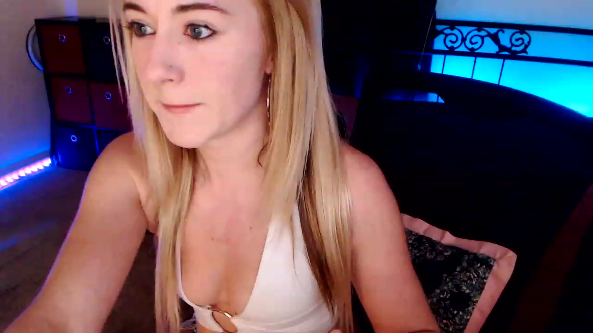 Gallery image thumbnail from SouthernSkye's myfreecams stream on, 02/07/2024, 06:59 image 3 of 20
