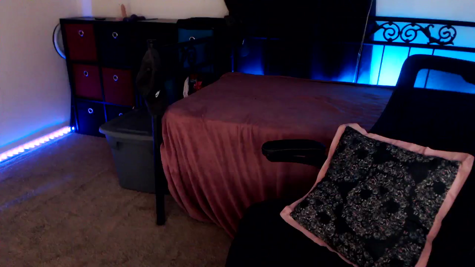Gallery image thumbnail from SouthernSkye's myfreecams stream on, 02/12/2024, 07:11 image 20 of 20