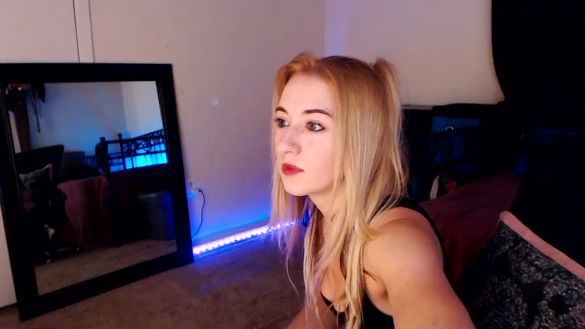 Gallery image thumbnail from SouthernSkye's myfreecams stream on, 02/12/2024, 09:03 image 12 of 20