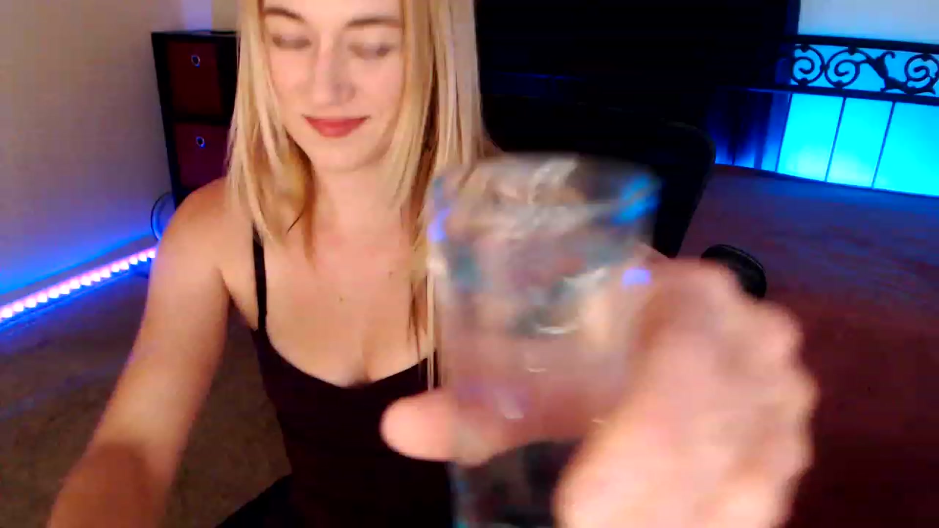 Gallery image thumbnail from SouthernSkye's myfreecams stream on, 03/15/2024, 06:18 image 17 of 20
