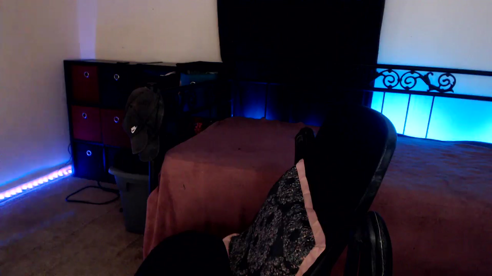Gallery image thumbnail from SouthernSkye's myfreecams stream on, 03/27/2024, 06:04 image 4 of 20