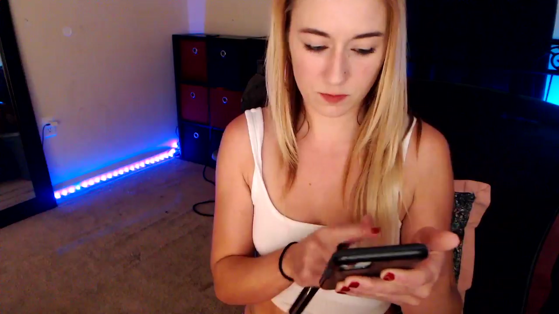 Gallery image thumbnail from SouthernSkye's myfreecams stream on, 04/08/2024, 05:27 image 11 of 20