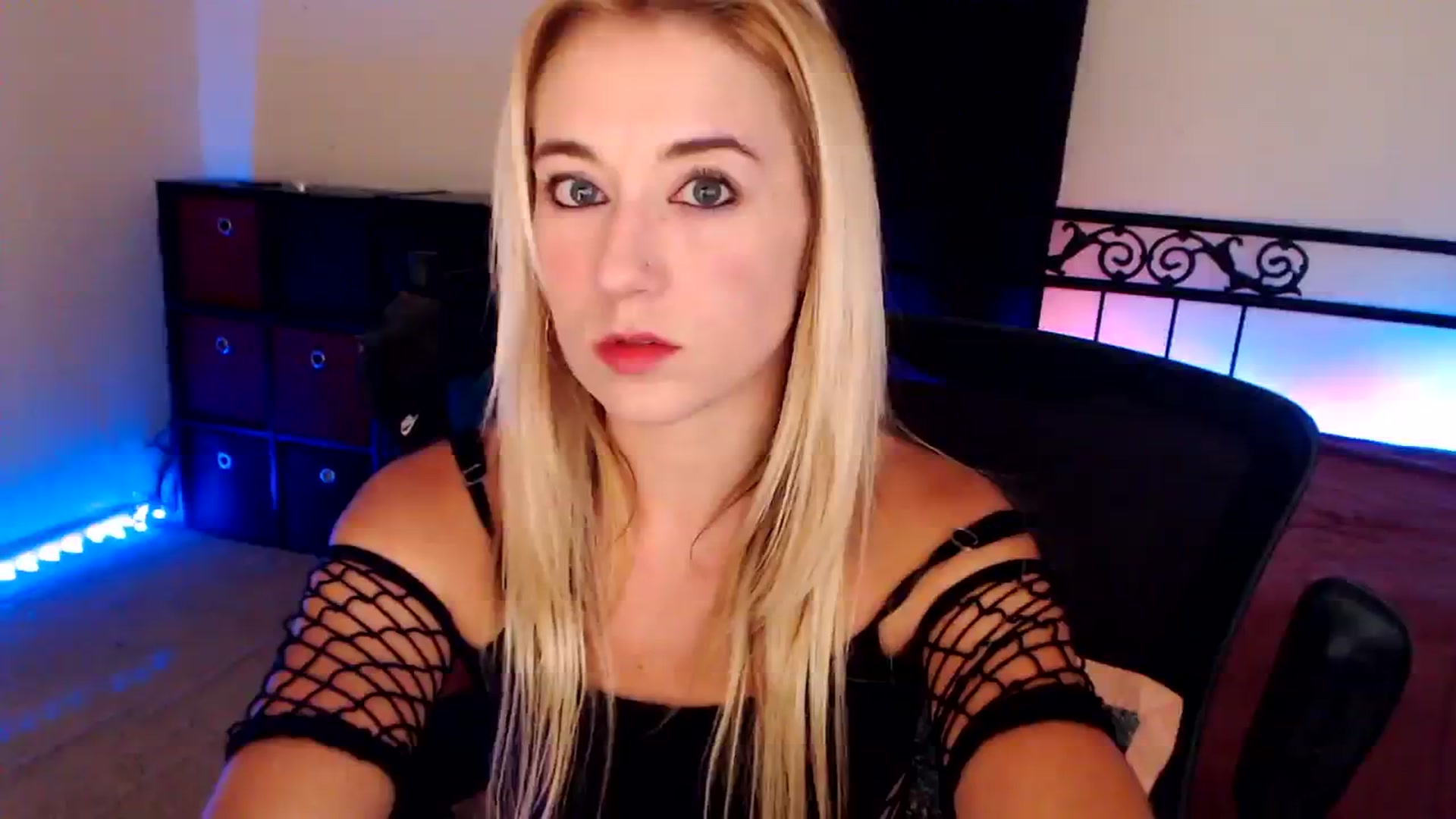 Gallery image thumbnail from SouthernSkye's myfreecams stream on, 09/17/2024, 06:13 image 2 of 20