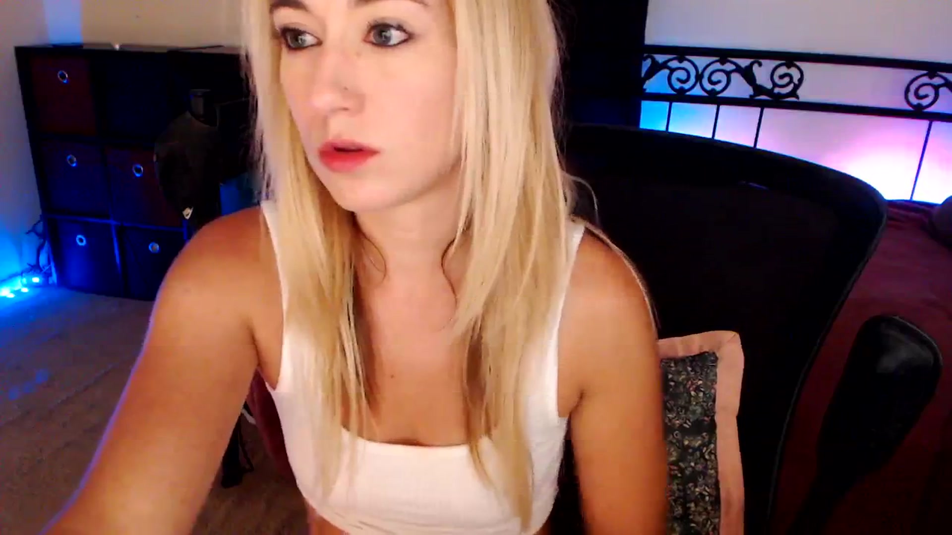 Gallery image thumbnail from SouthernSkye's myfreecams stream on, 09/18/2024, 07:00 image 3 of 20