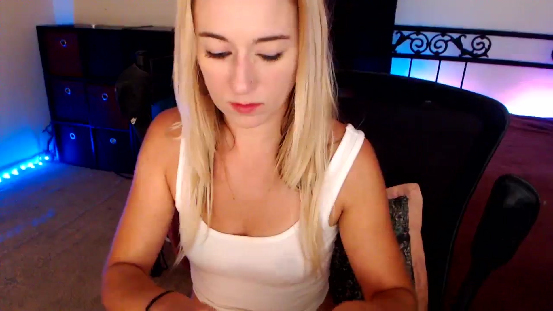 Gallery image thumbnail from SouthernSkye's myfreecams stream on, 09/18/2024, 07:00 image 17 of 20