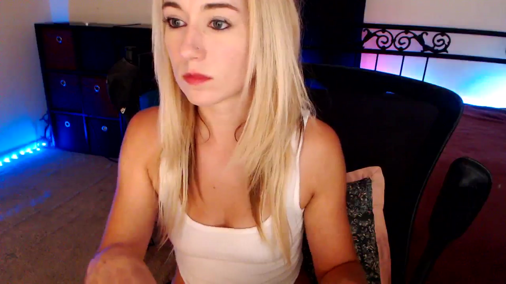 Gallery image thumbnail from SouthernSkye's myfreecams stream on, 09/18/2024, 07:00 image 15 of 20