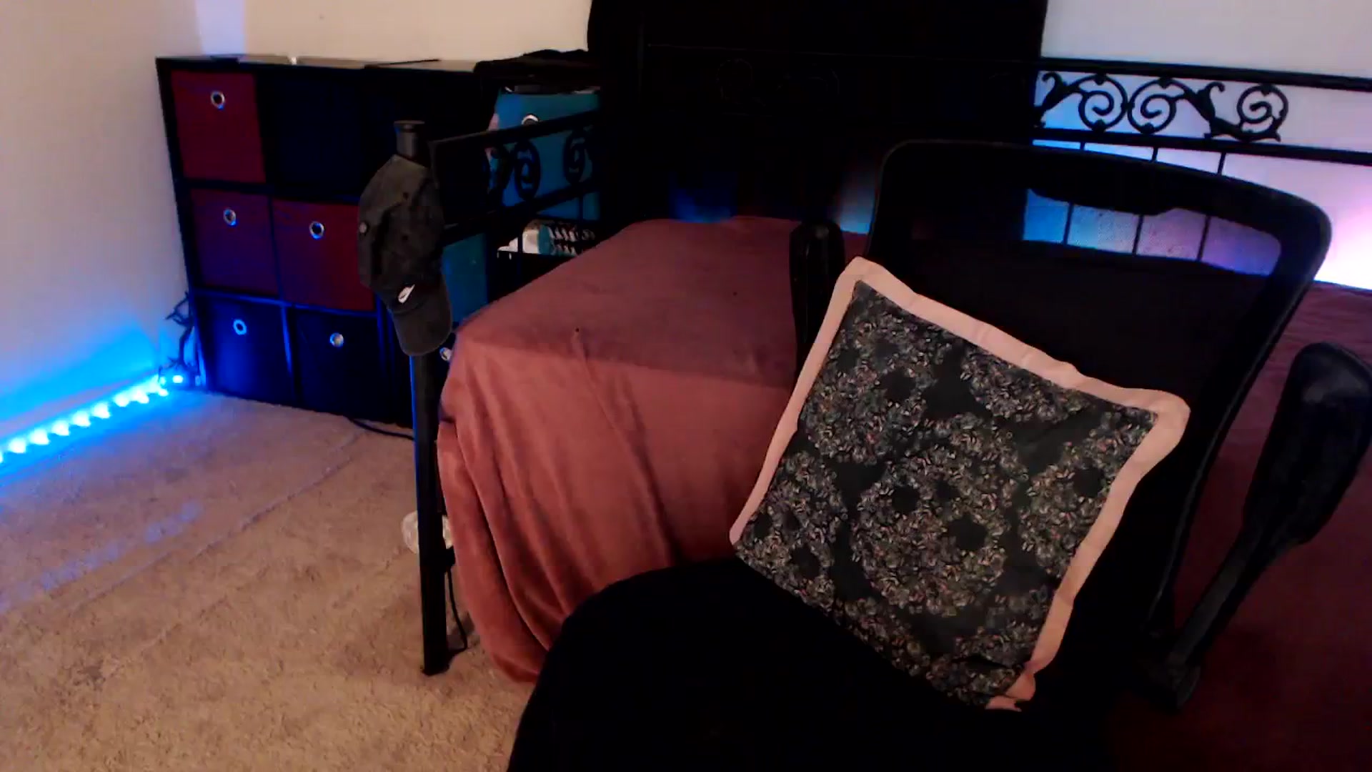 Gallery image thumbnail from SouthernSkye's myfreecams stream on, 09/20/2024, 06:56 image 17 of 20